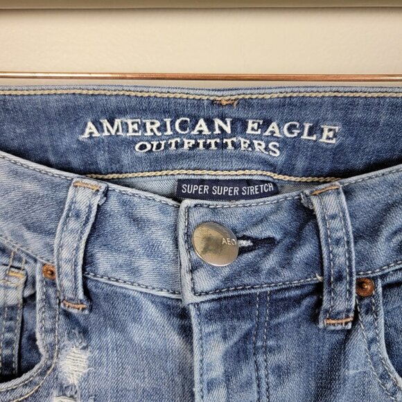AE 2 Tomgirl Button Fly Distressed Crop Medium Wash Relaxed Jeans American Eagle - Picture 3 of 16